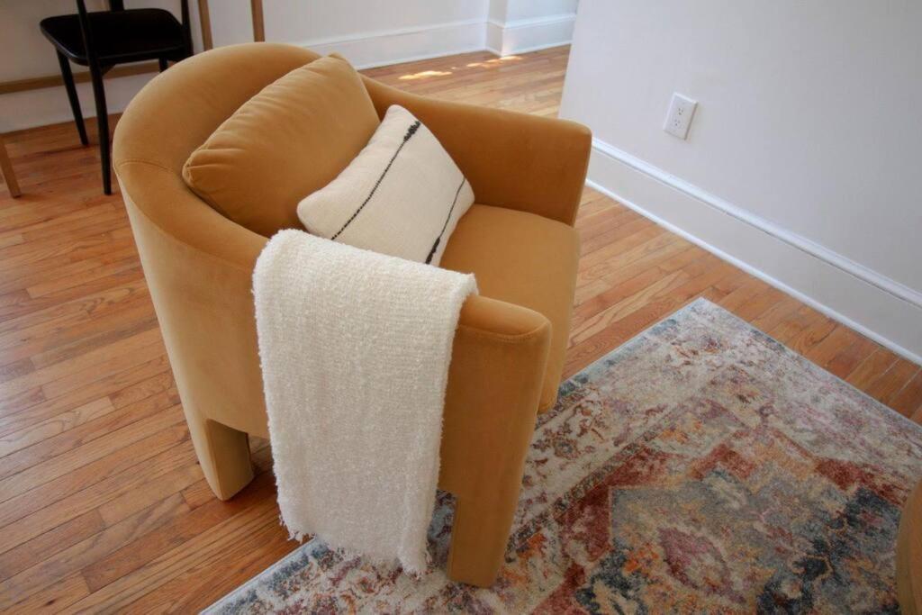 Brand New Stylish 1bdr In Heart Of Rittenhouse Sq. Hosted By Stayrafa * Philadelphia